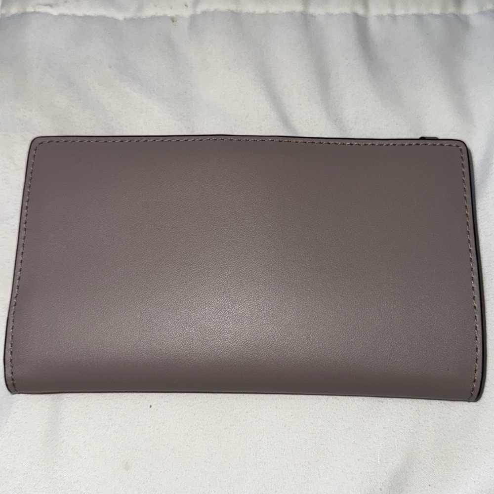 Kate Spade large, slim bifold Wallet with Gold Accents 6.5 x 3.5” - Picture 5 of 7